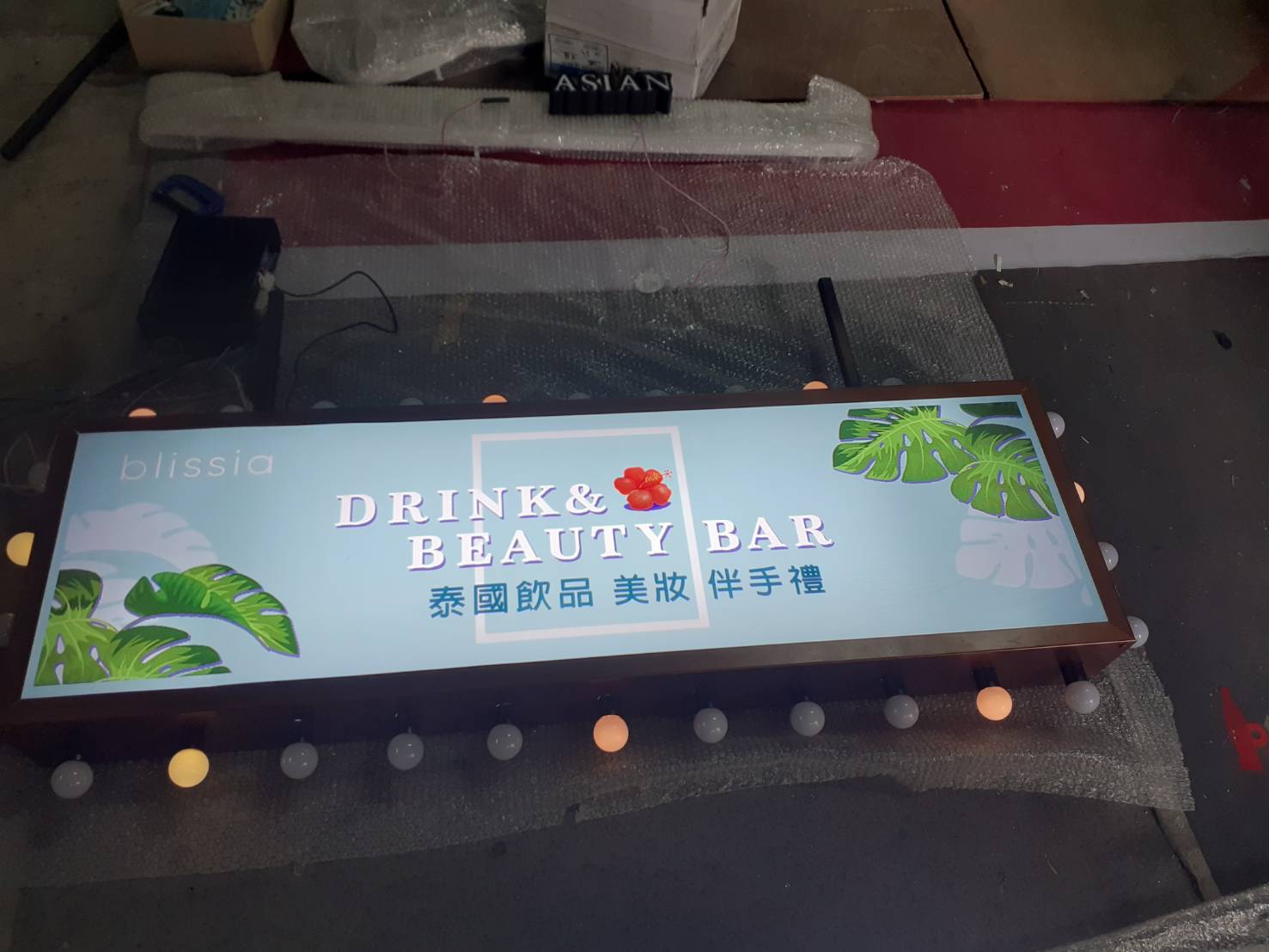 ป้ายกล่องไฟ ซิงค์ยกขอบ ติดไฟปิงปองรอบ - DRINK&BEAUTY BAR