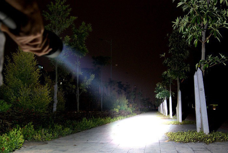 ไฟฉายแรงสูง ไฟฉายบ้าพลัง Flashlight UltraFire XM-L T6 Zoomable รุ่น E17 ส่องไกล 150-350 เมตร ความสว่าง 900-1000 Lumens ไฟฉายคุณภาพสูง ราคาถูก