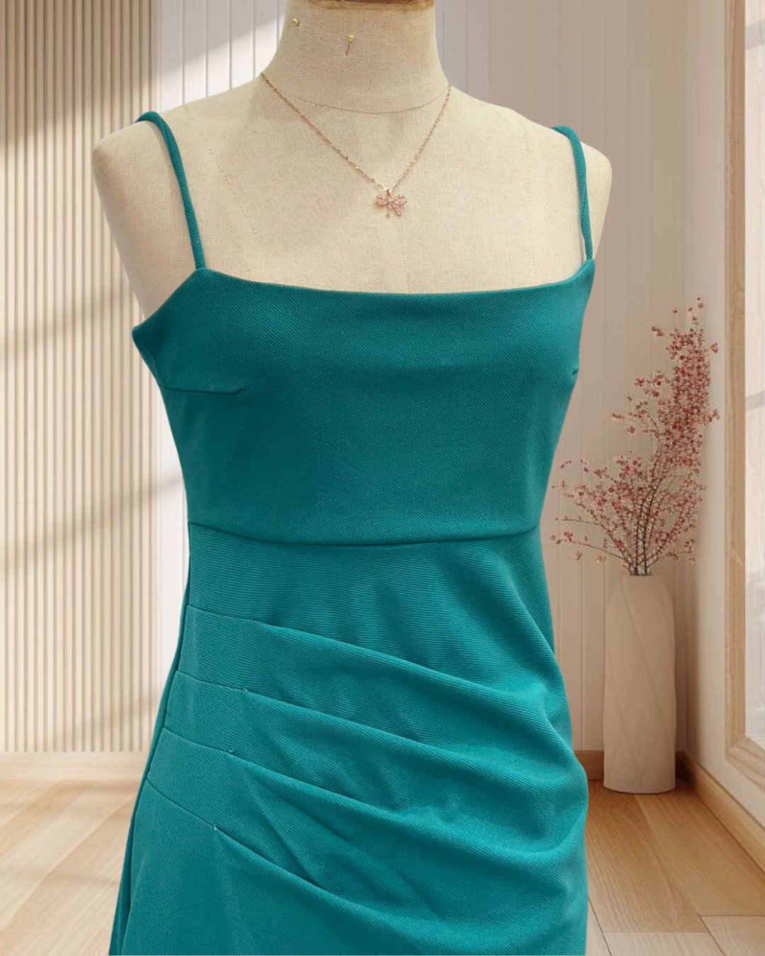 (PRE-LOVED) เดรสสั้นสีเขียว สายเดี่ยว จีบเอว ผ้ายืด ไซส์ S