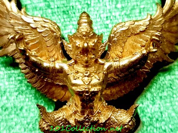 พญาครุฑ เศรษฐีทันใจ หลวงพ่อหวั่น วัดคลองคูณ พิจิตร เนื้อทองแดง ปี ๒๕๖๒ (ขนาด 4.6 x 4.3 ซม.) ตอกโค๊ด ๑๙๗
