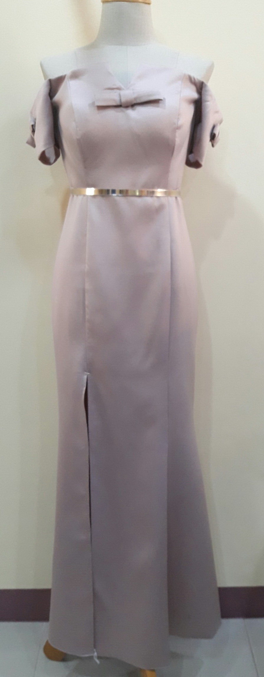 ชุดราตรียาวสีนู๊ดโบว์แขน2ข้าง (L)