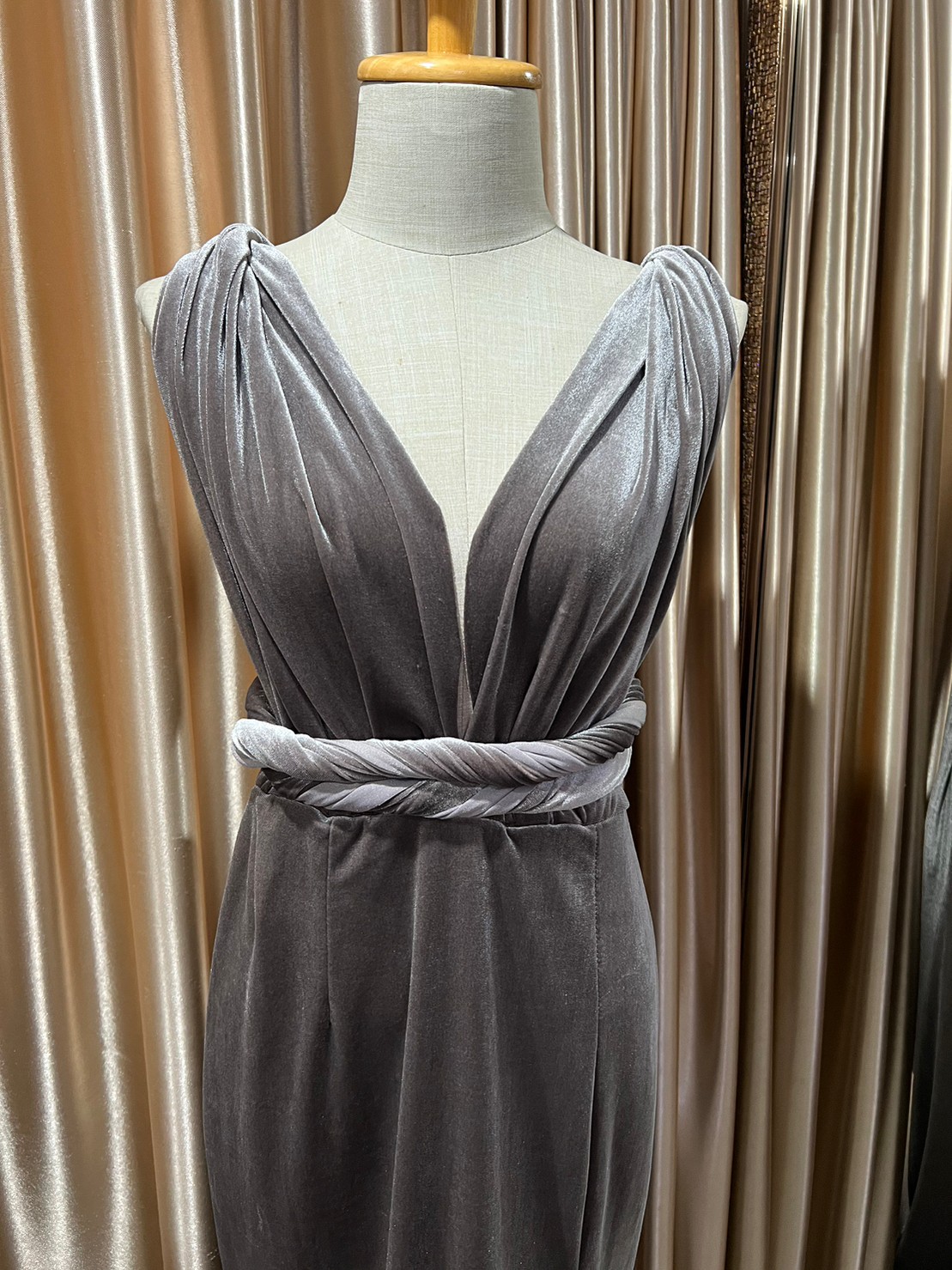 (PRE-LOVED) ราตรียาว อินฟินิตี้ สีเทา M