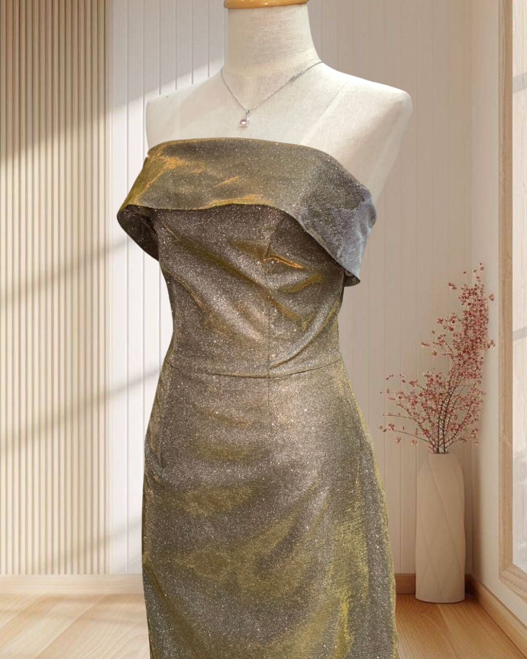 (PRE-LOVED) ราตรีสั้นสีเหลืองเหลือบเทา ผ้ากลิตเตอร์ เปิดไหล่ ไซส์ M