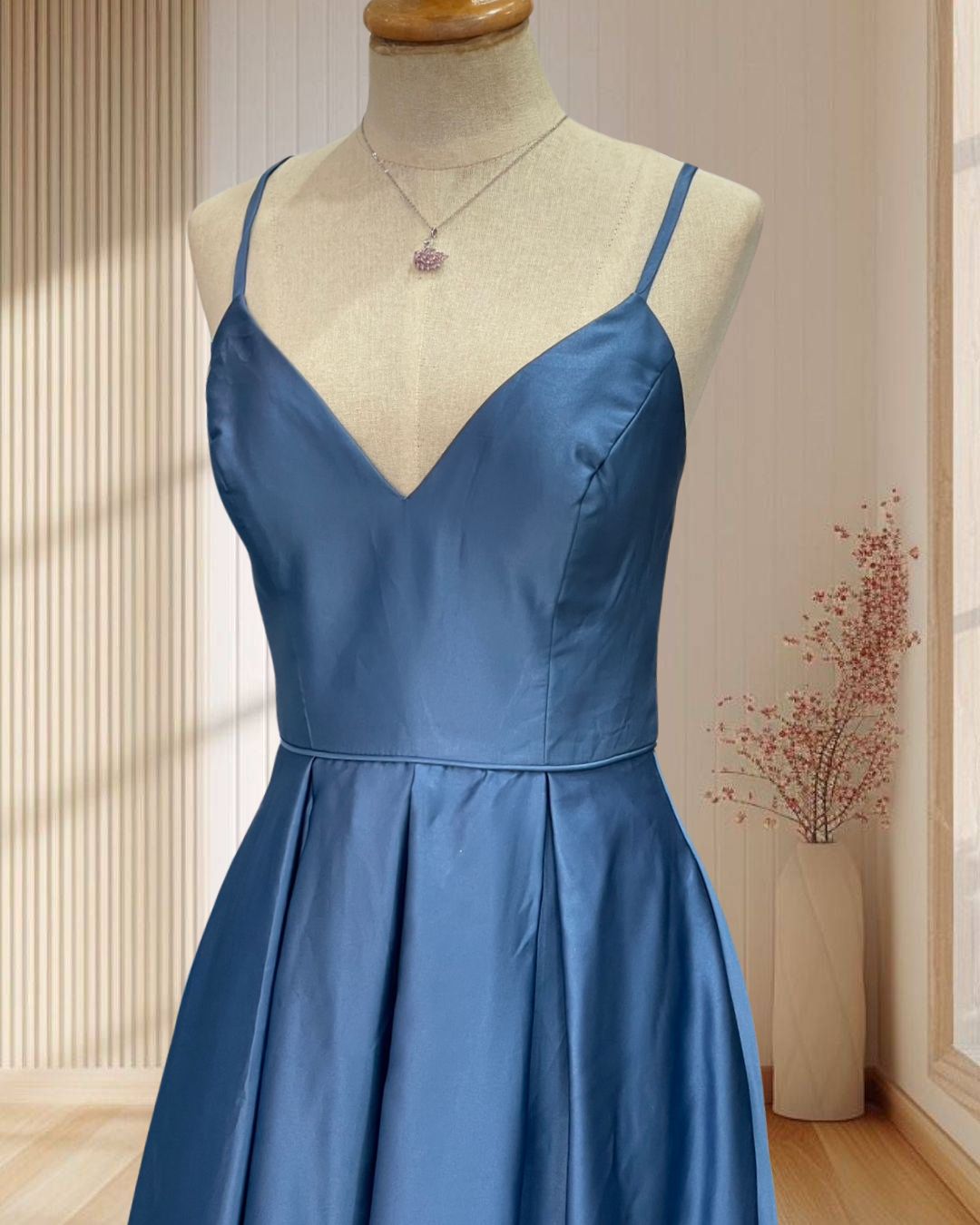 (PRE-LOVED) ราตรียาวสีน้ำเงิน กระโปรงสุ่มเจ้าหญิง สายเดี่ยวสานหลัง ไซส์ S