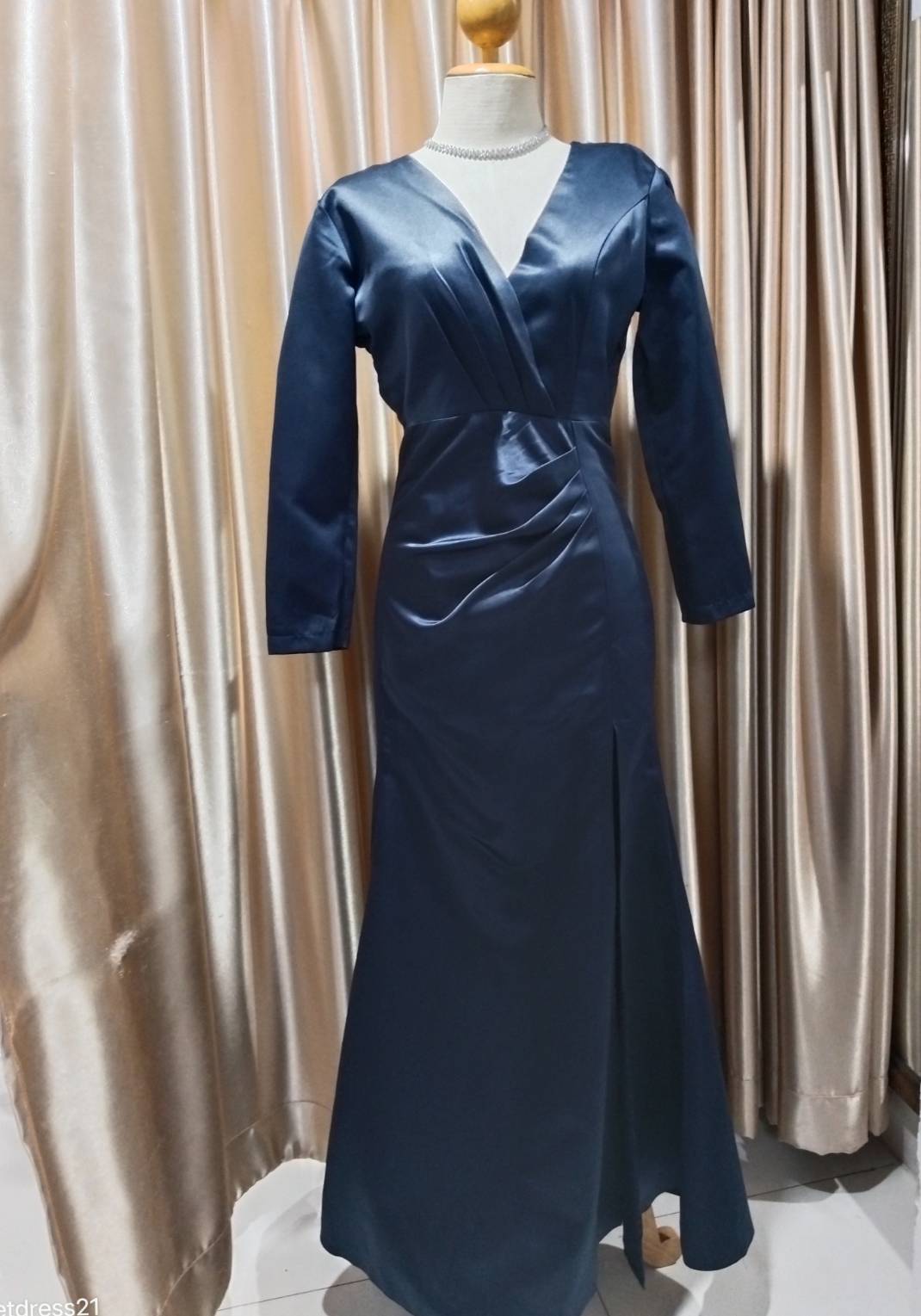 ชุดราตรียาวสีกรมคอวีแขนยาวผ่าข้าง2xL