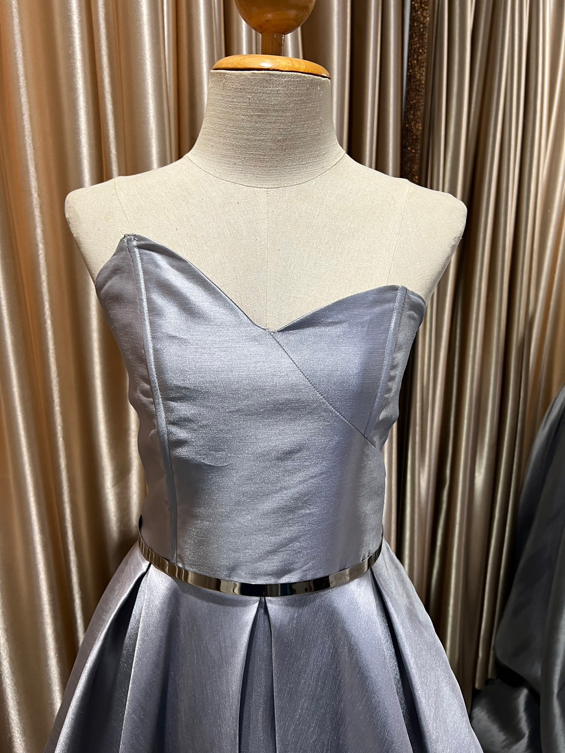 (PRE-LOVED) ราตรียาว เกาะอก อกตั้ง M มือ2