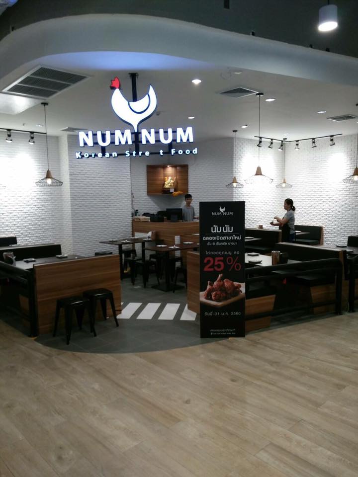 ป้ายอักษรไฟออกหน้า ร้านไก่เกาหลี NUM NUM ติดตั้ง # #สยาม