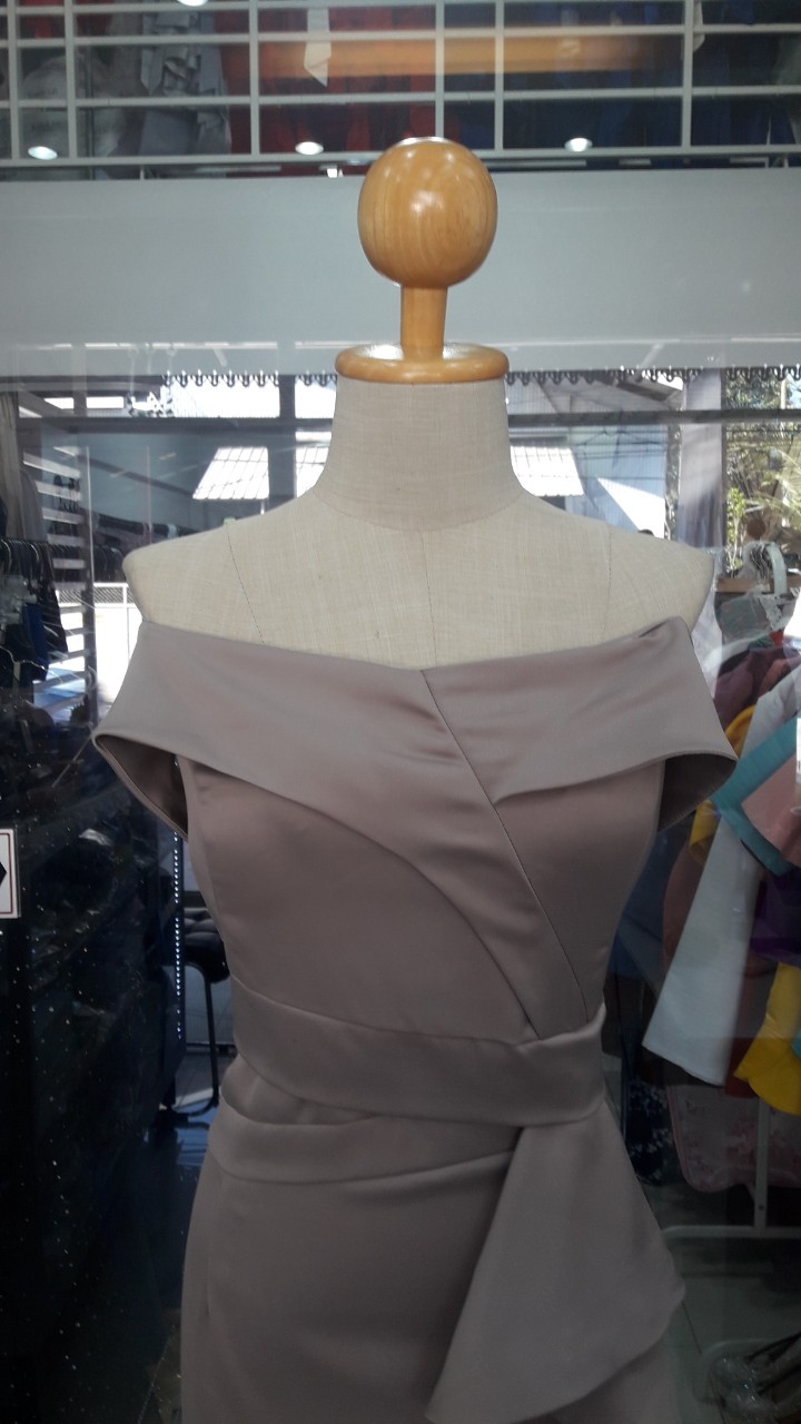 (PRE-LOVED) ยาวเทาปาดไหล่จีบหน้า(2XL) มือ2