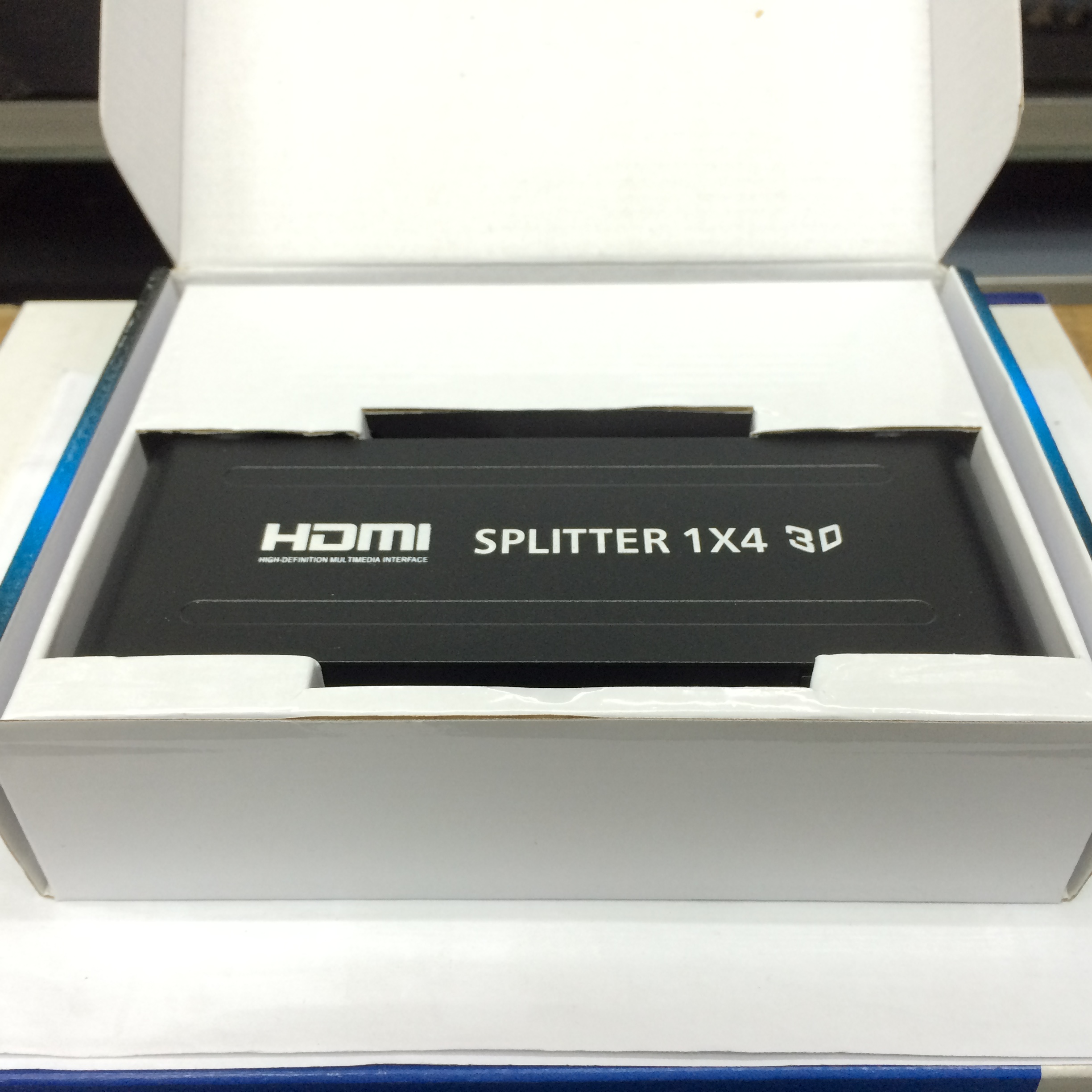 HDMI (V1.4 รองรับ 3D) Splitter 4 Port + Adapter