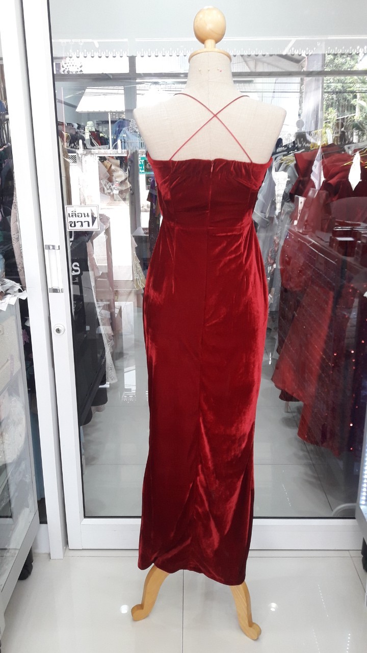 (PRE-LOVED) ยาวแดงกำมะหยี่คอถ่วง (S)