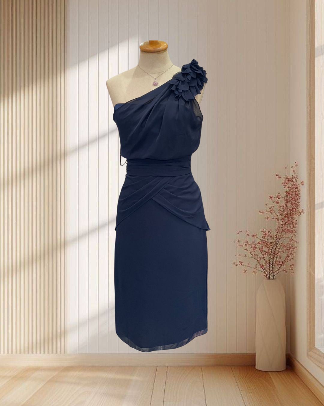 ราตรีสั้น สีกรม บ่าเฉียง ปักดอกไม้ 3D ผ้าชีฟองซีทรู ไซส์ M