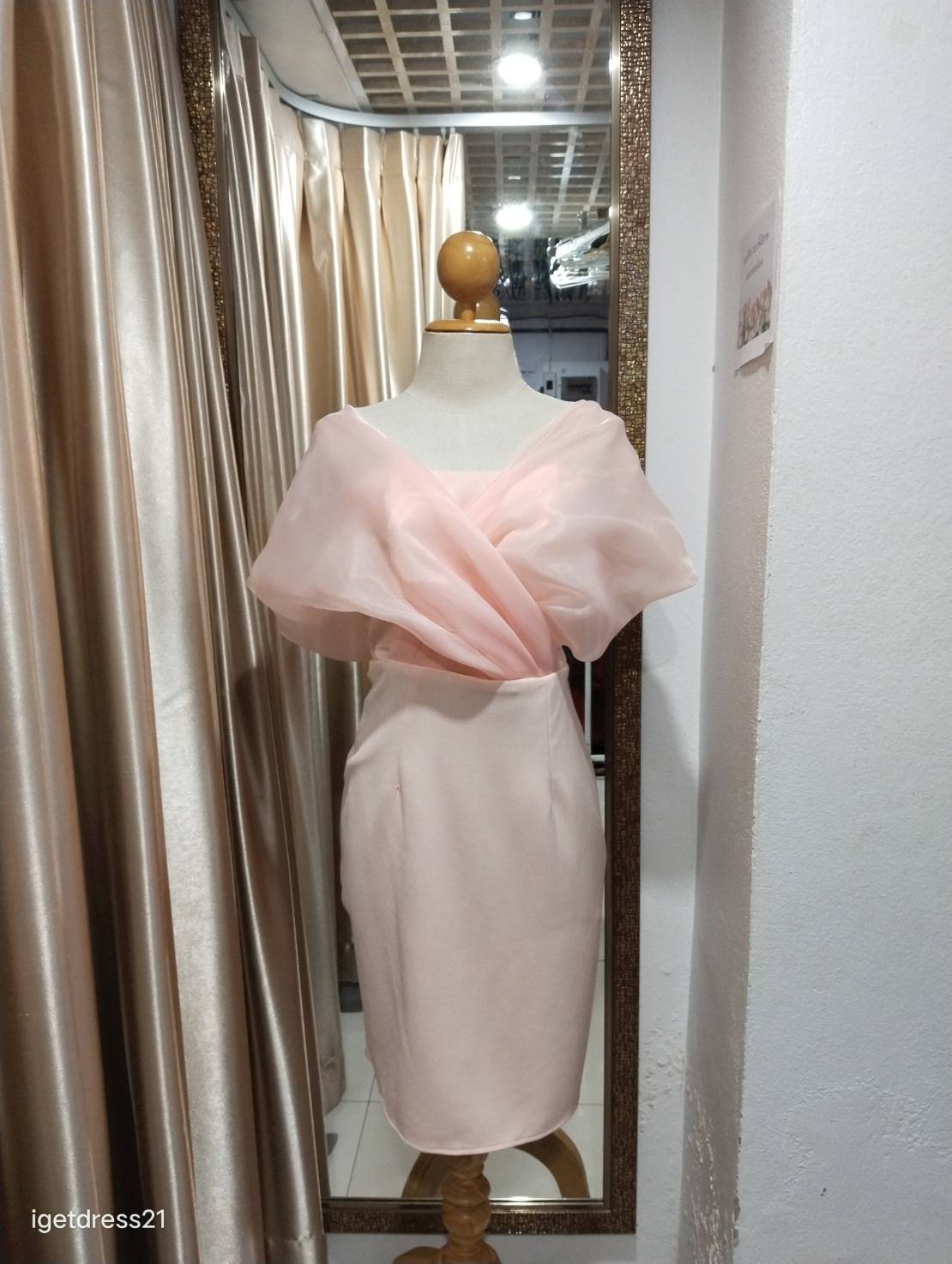 (PRE-LOVED) ราตรีสั้นสีโอรสผ้าฮานาโกะแต่งคลุมไหล่ด้วยผ้าออแกนดี้ 2XL