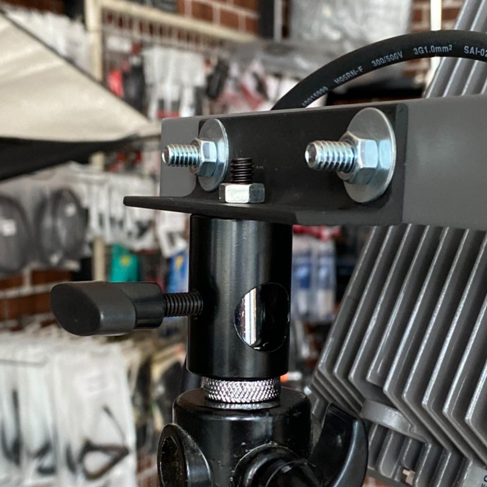 เพลทยึดไฟ OPPLE Flood Light LED 100W เข้ากับขาตั้งกล้อง ขาตั้งไฟพร้อมสกรู (สำหรับไฟ 1 หัว)