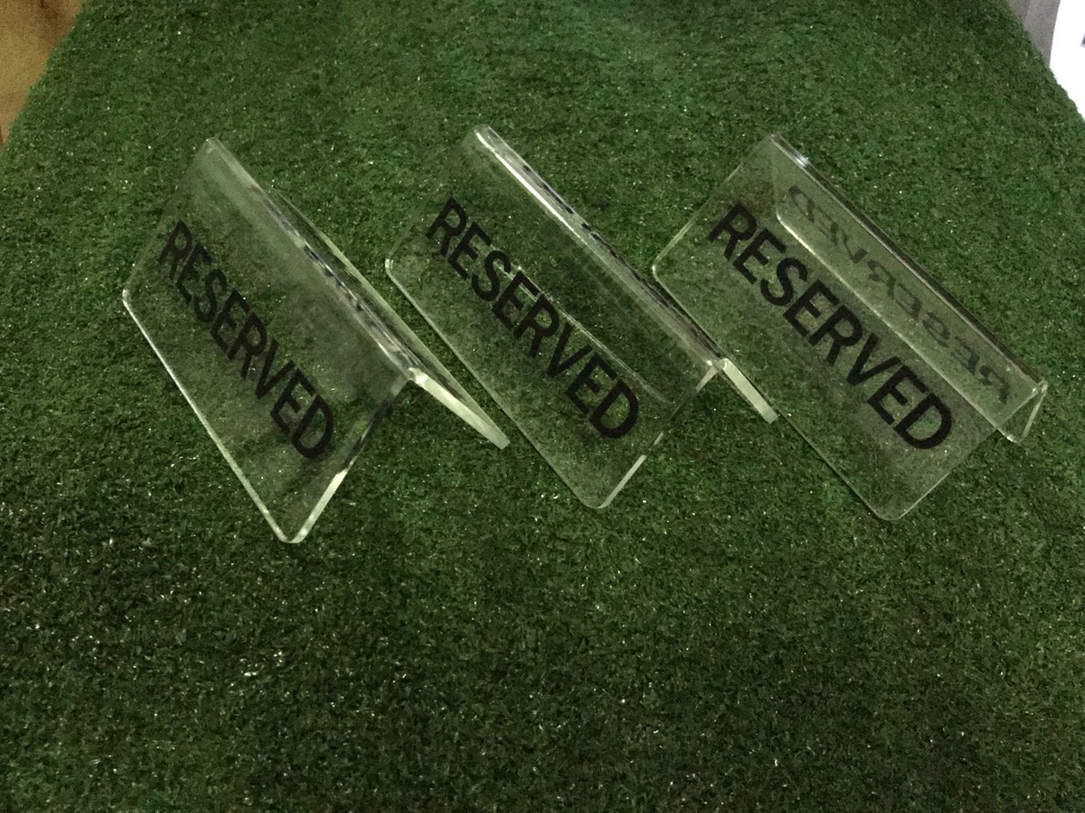 ป้ายสามเหลี่ยมตั้งโต๊ะ อะคริลิคใส สองหน้า - #RESERVED
