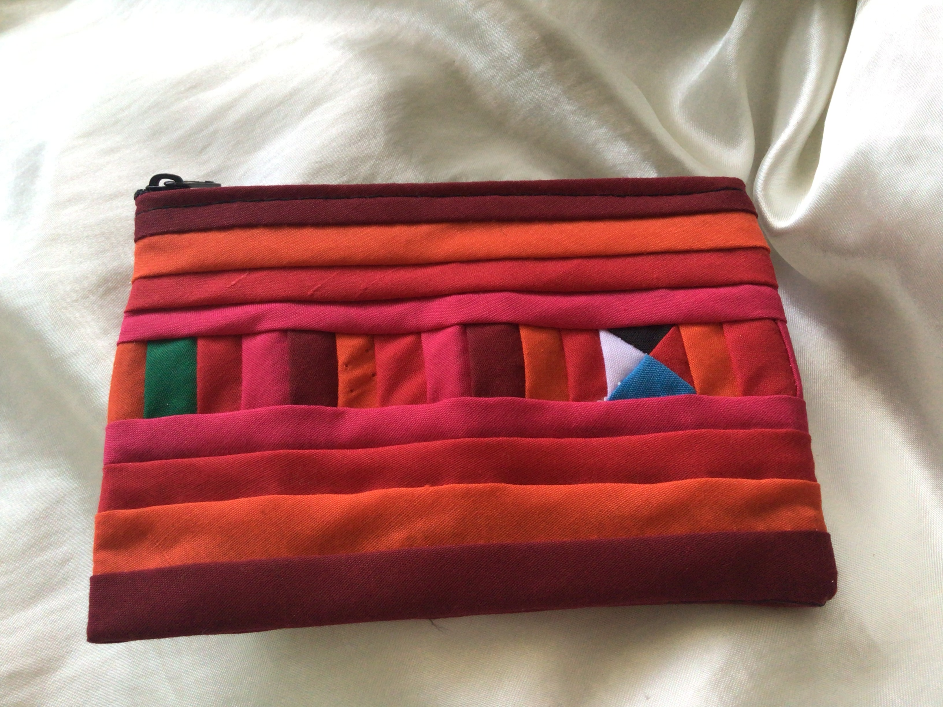 (ของแถม) กระเป๋าผ้า เล็ก มีซิป ลายพื้นเมือง