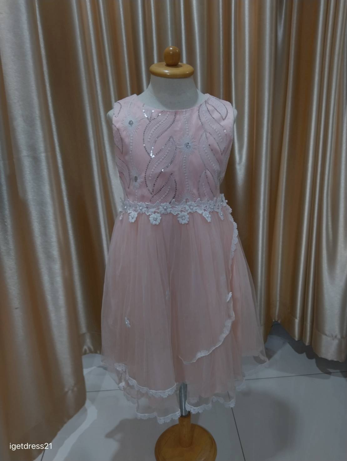 ชุดเด็กแขนกุดสีโอโรส ลูกไม้ขาว