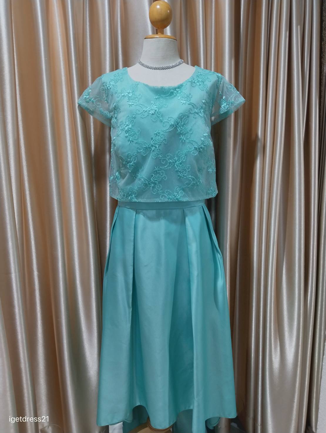 (PRE-LOVED) ชุดราตรีตัวเสื้อปักลูกไม้กระโปรงบาน6XL