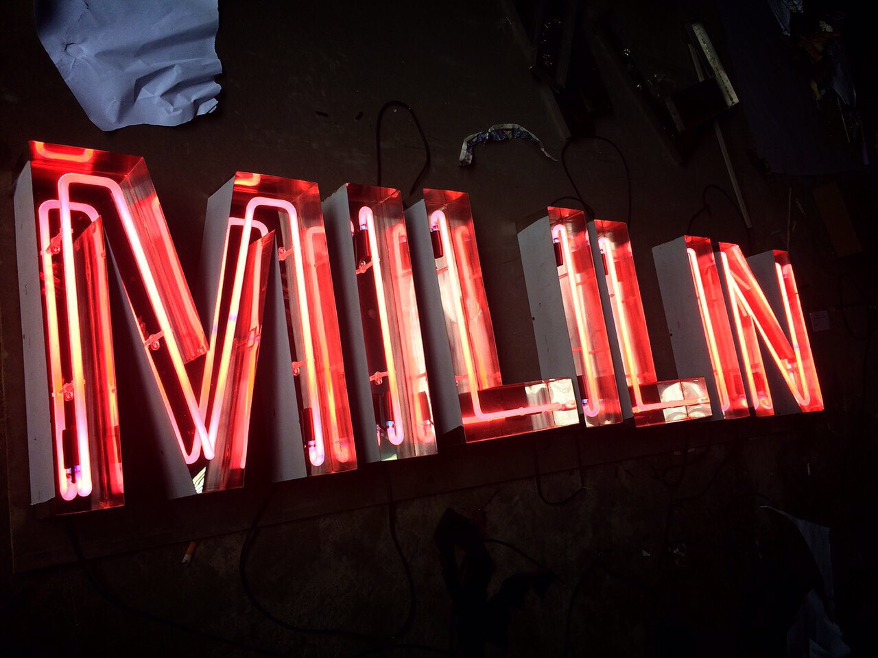 อักษรกล่องไฟ LED #MILIN