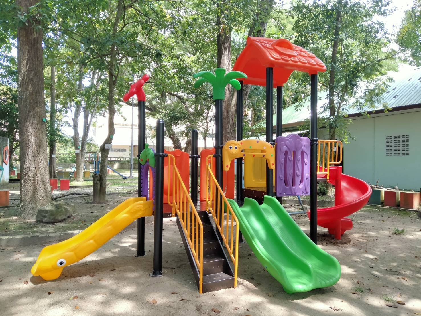 เครื่องเล่นสนาม ชุด บ้านรวมมิตร เครื่องเล่นเสริมพัฒนาการ