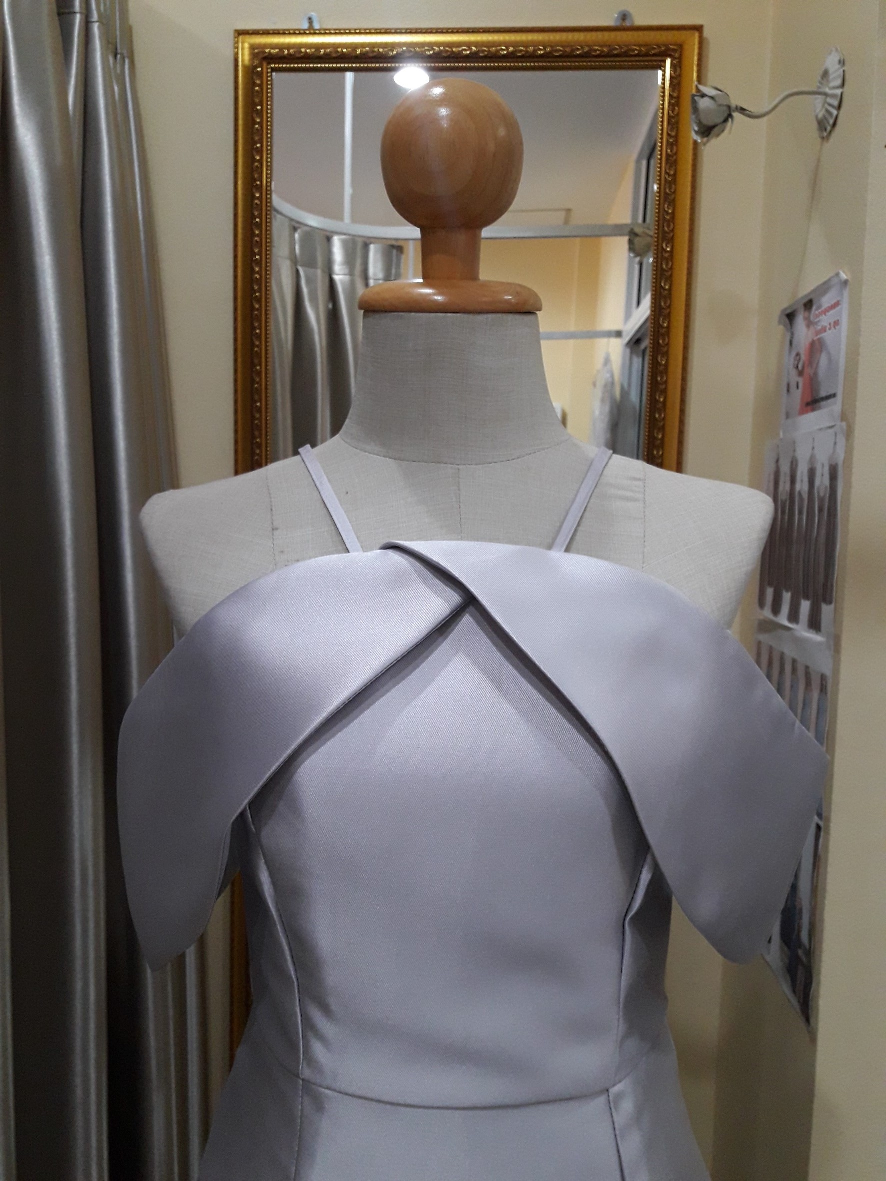 (PRE-LOVED) ราตรียาวสายเดี่ยว/ปาดไหล่ (S)