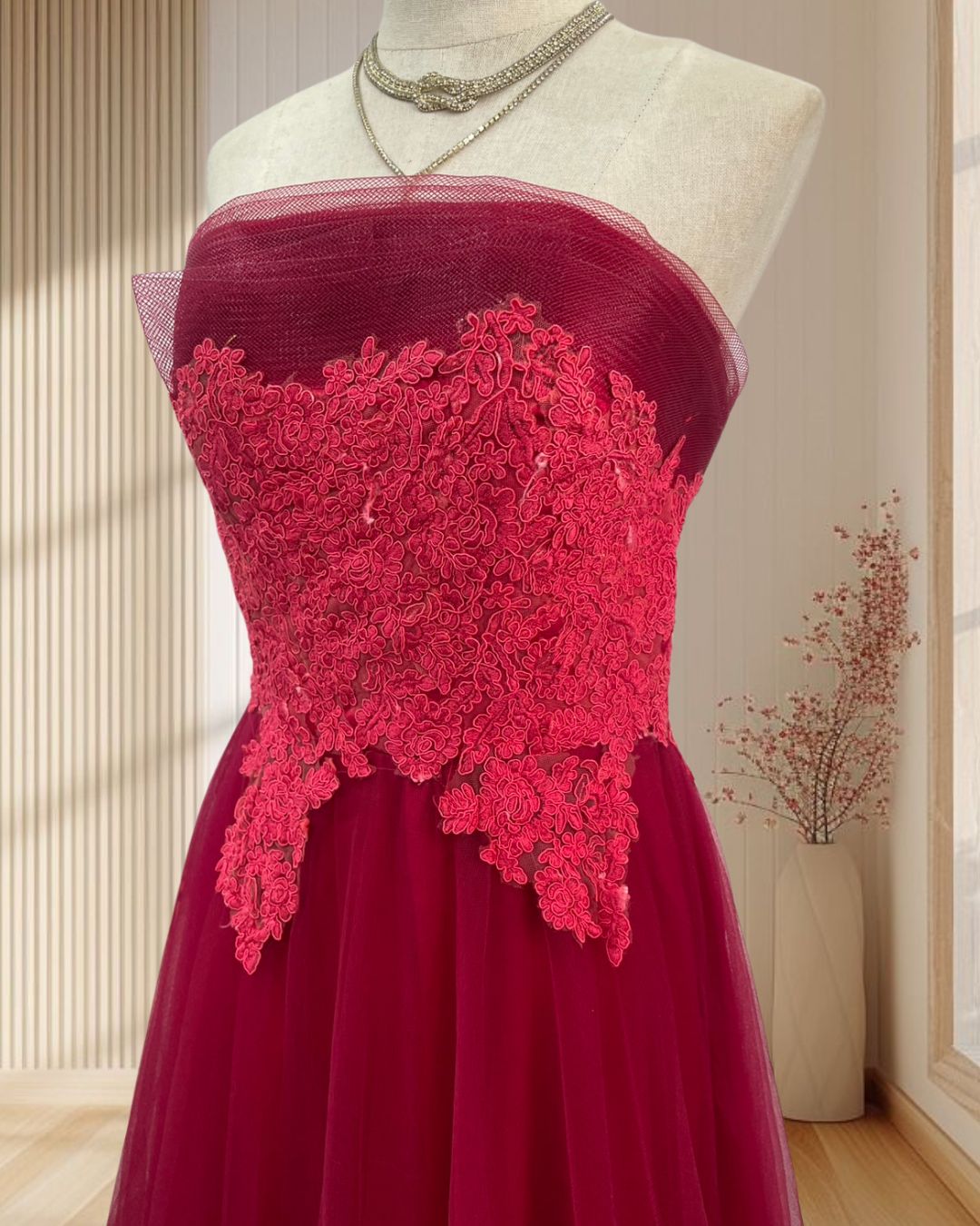 (PRE-LOVED) ยาวแดงเกาะอกโปรงผ้ามุ้งสานหลัง (M)