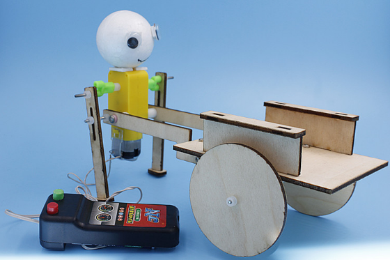 หุ่นเข็นรถควบคุมด้วยรีโมท