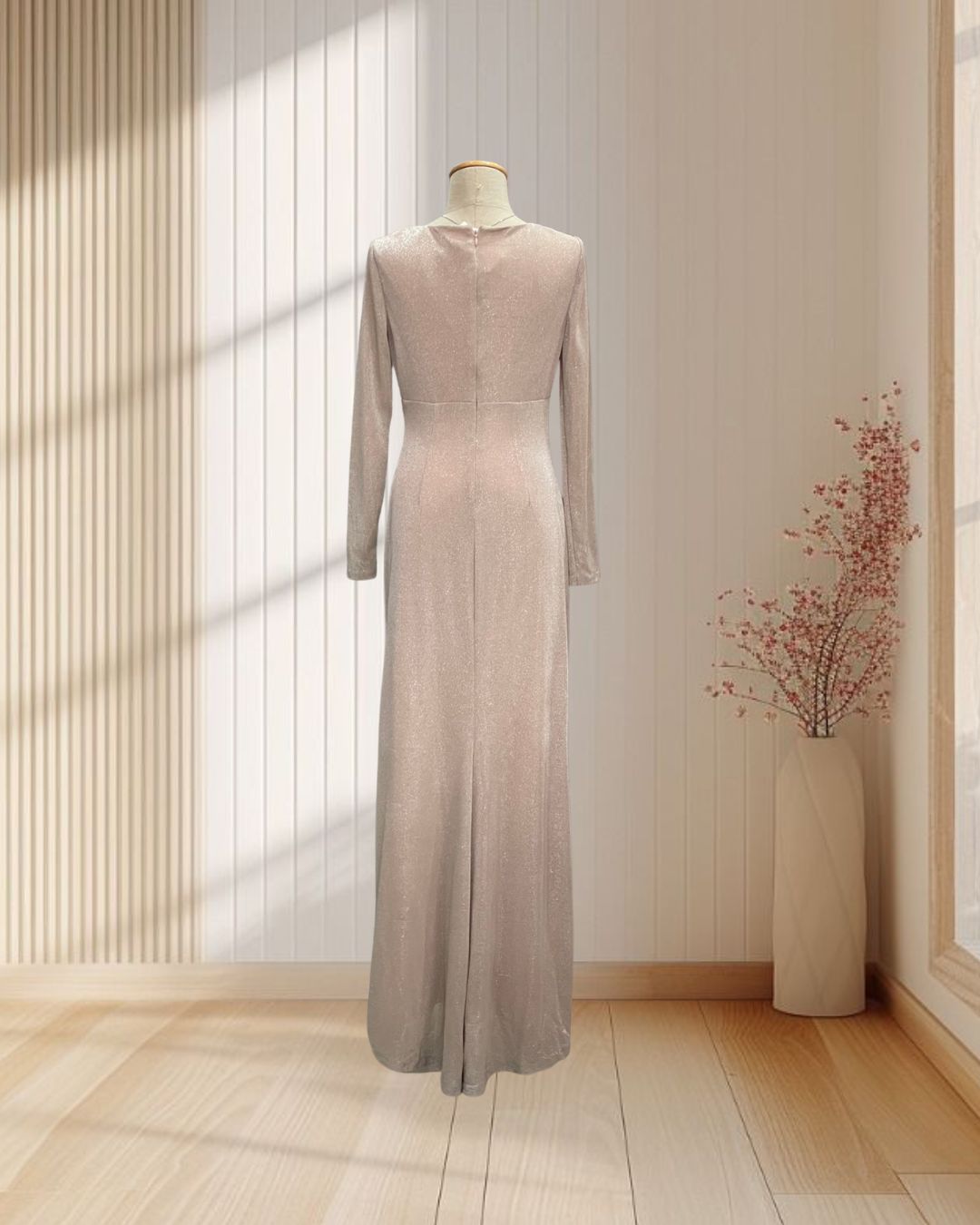 ราตรียาว สีชมพู แขนยาว จับจีบช่วงเอว ผ้ากลิตเตอร์ ไซส์ L