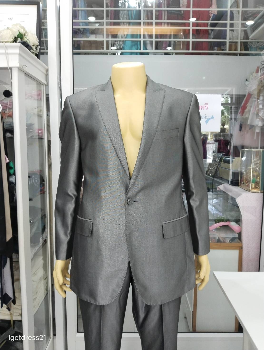 ชุดสูทสีเทาผ้าเงา XL (AU)