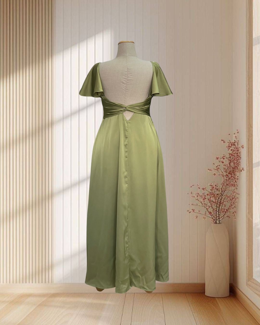 (PRE-LOVED) ราตรียาวสีเขียวมัทฉะ สายเดี่ยวโอบไหล่ ไซส์ 2XL