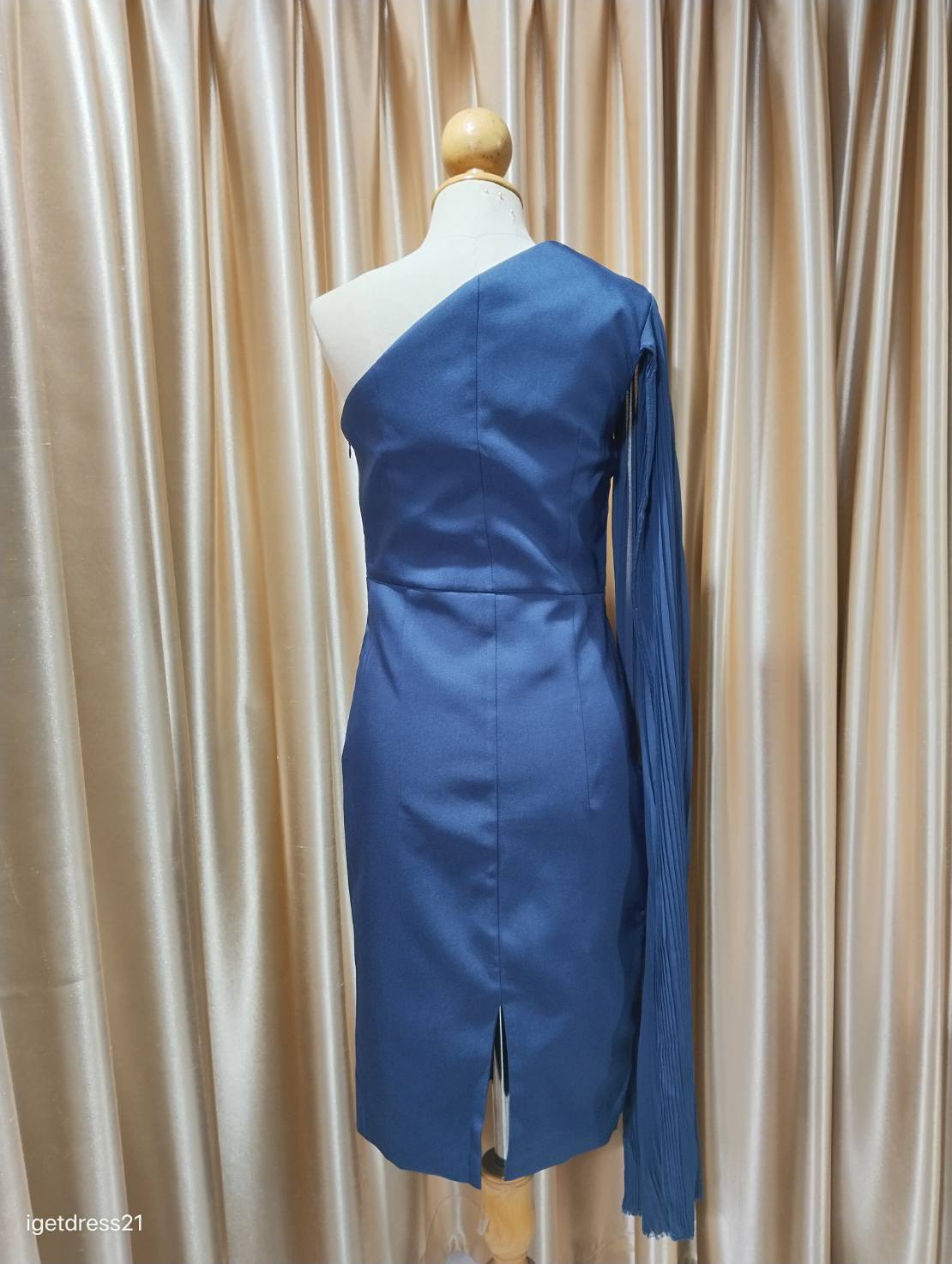 (PRE-LOVED) ชุดราตรีสั้นสไบอัดพรีตสีกรม S