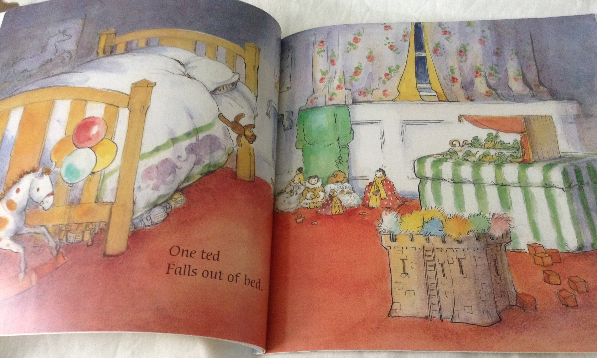(4แถม4) One Ted Falls Out of Bed by Julia Donaldson, Anna Currey (Illustrator) ราคา 95