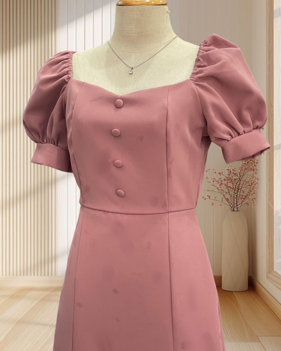 (PRE-LOVED) เดรสสั้นสีชมพู แขนตุ๊กตา แต่งกระดุมด้านหน้า ไซส์ S