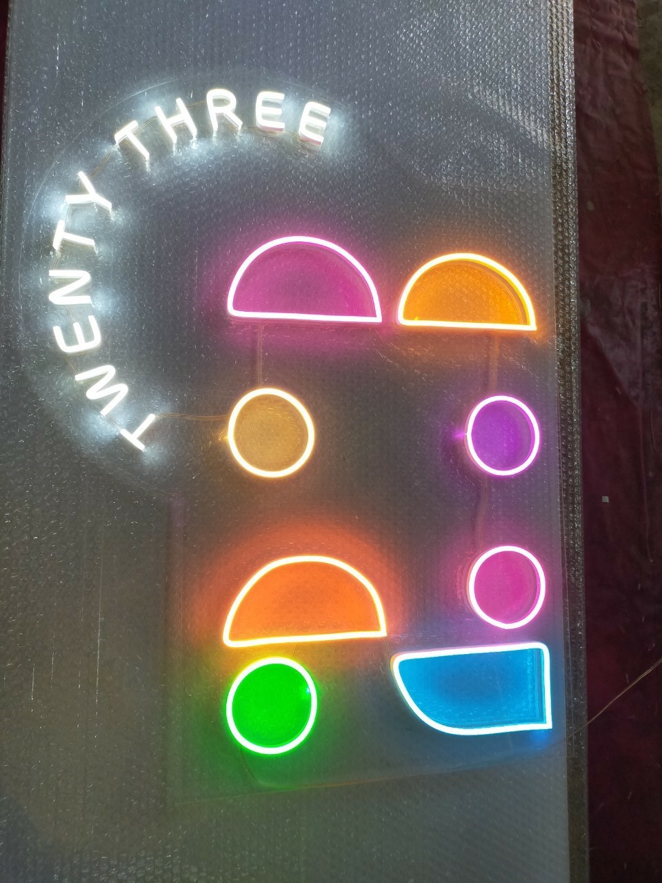 ป้ายไฟนีออนดัด TWENTY THREE