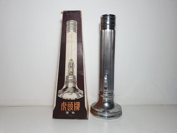 ไฟฉายโบราณ TIGER-HEAD FT 700 ขนาดถ่าน 3 ก้อน งานเก่าค้างสต๊อกไม่เคยผ่านการใช้ สภาพเก่าเก็บกล่องเดิม