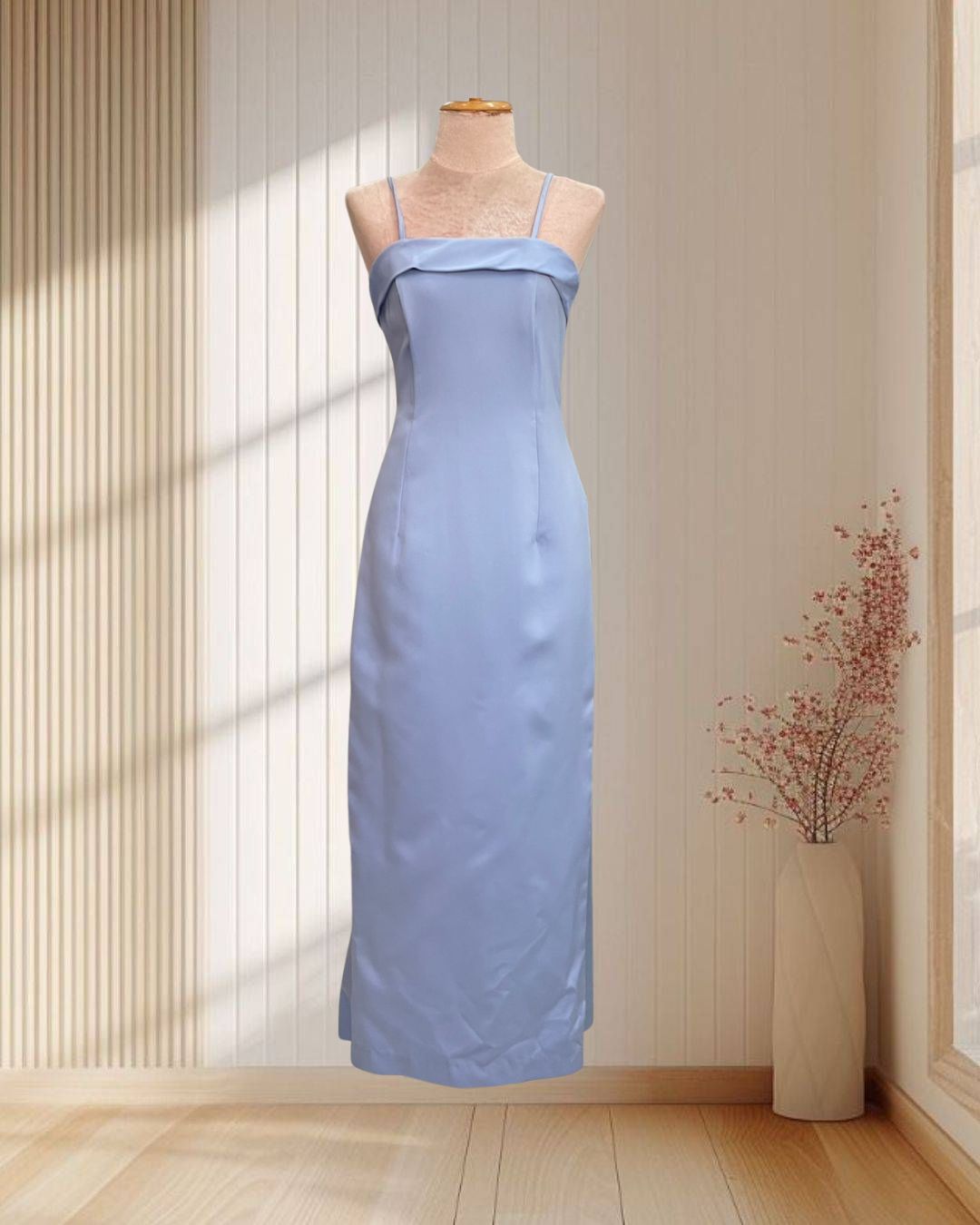 ราตรียาวสีฟ้า สายเดียวเข้ารูป ด้านหลังแต่งกระโปรงพองๆ ไซส์ S
