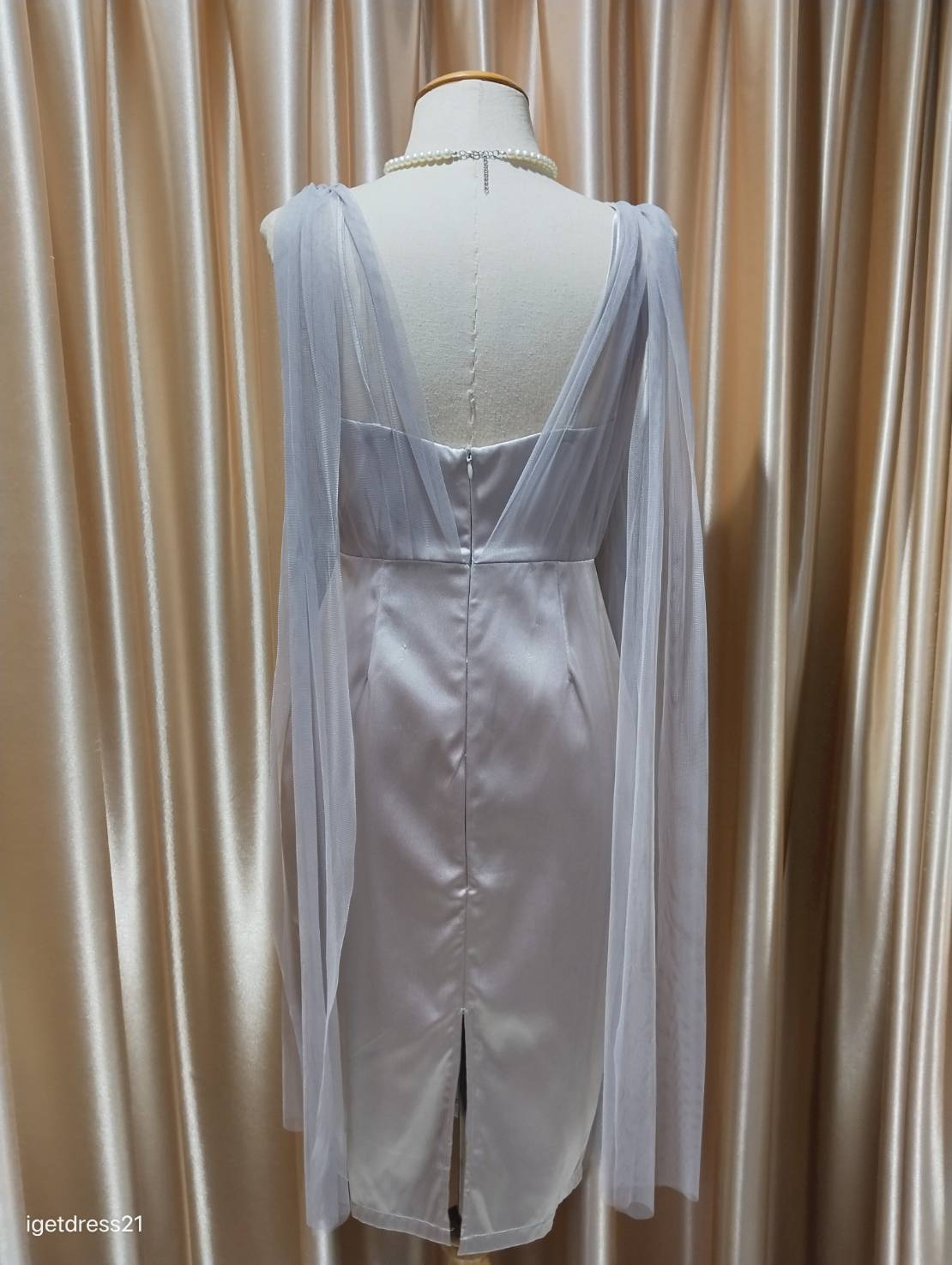 (PRE-LOVED) ชุดราตรีสั้นสีเทา บ่ามุ้ง2ข้างกระโปรงเข้ารูป(S)