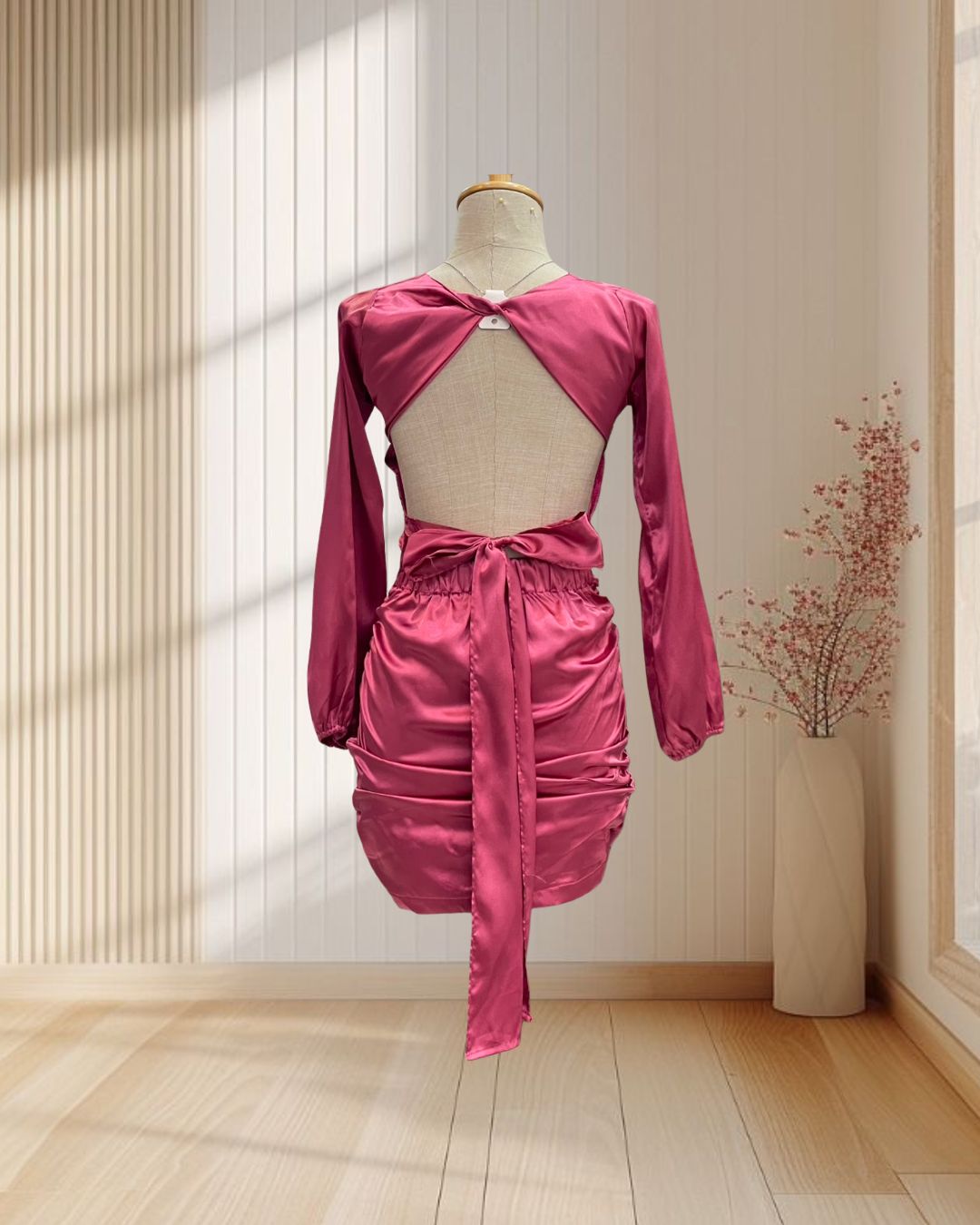 ราตรีสั้น สีชมพูอมม่วง ผ้าซาติน แขนยาว เว้าหลัง ยุ้มด้านข้าง ไซส์ S