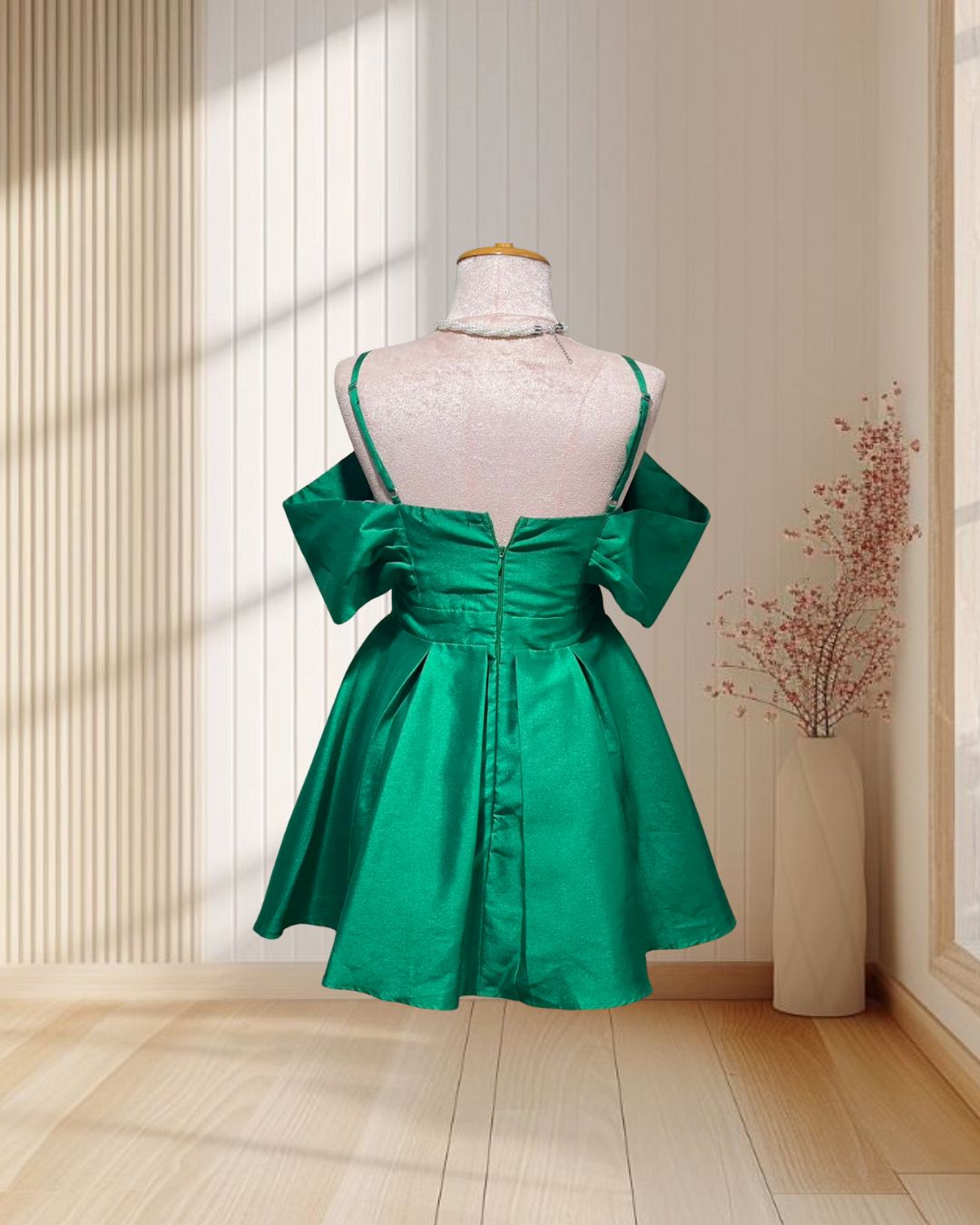 (NEW) ราตรีสั้นสีเขียว สไตล์เวียดนาม ปาดไหล่ กระโปรงบาน ไซส์ S