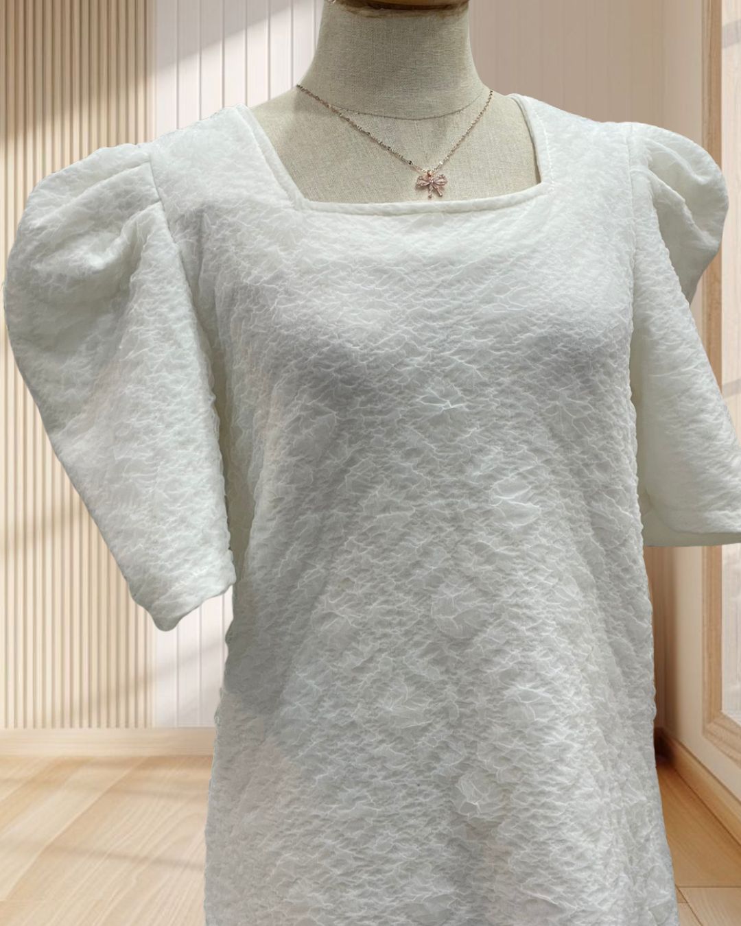 (PRE-LOVED) มินิเดรสสีขาว ผ้าปุยเมฆปุกปุย แขนพอง ไซส์ M