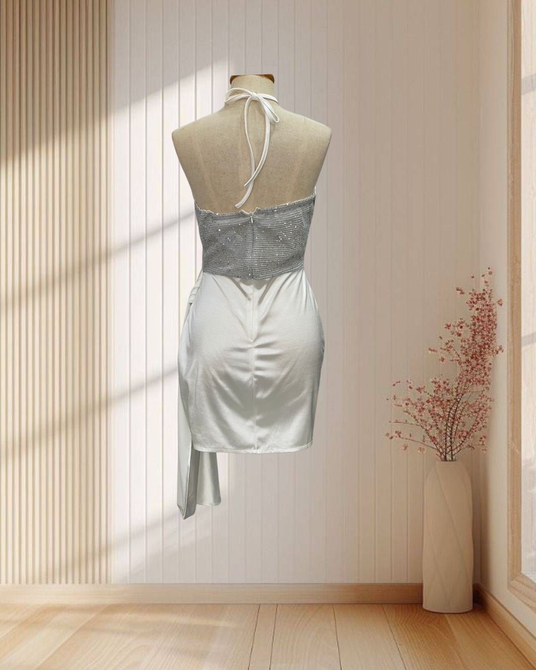 (PRE-LOVED) เดรสสั้นสีขาว แต่งผ้าสไบ ฟีลสาวเวียดนาม ไซส์ S