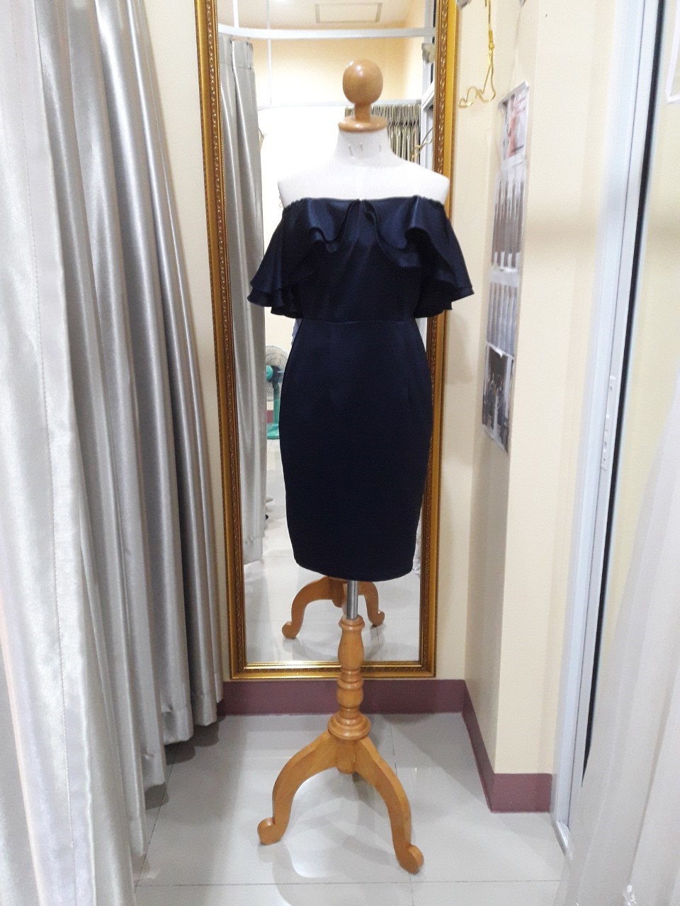 ชุดราตรีสั้นปาดไหล่อกระบาย2ชั้นสีกรม(S)