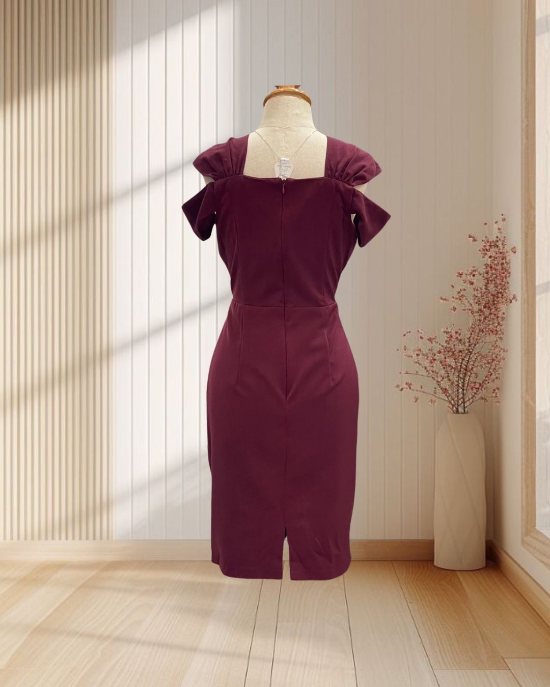 (PRE-LOVED) ราตรีสั้นสีแดง สายเดี่ยวจีบ โอบแขน ผ้ายืด ไซส์ M