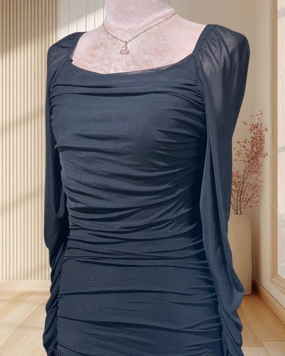 (PRE-LOVED) เดรสสั้นสีดำ สไตล์เวียดนาม แม่งกะพรุนโต่วอิน ไซส์ M