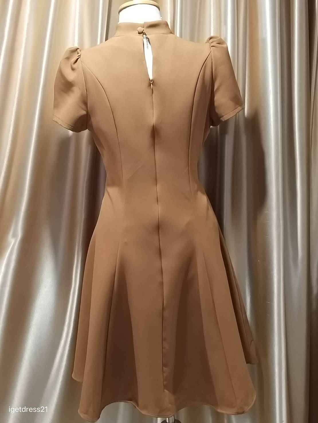 (PRE-LOVED) ราตรีสั้นสีน้ำตาล เสื้อคลุมหลอกผ้าโคโค่ ไซส์ XL