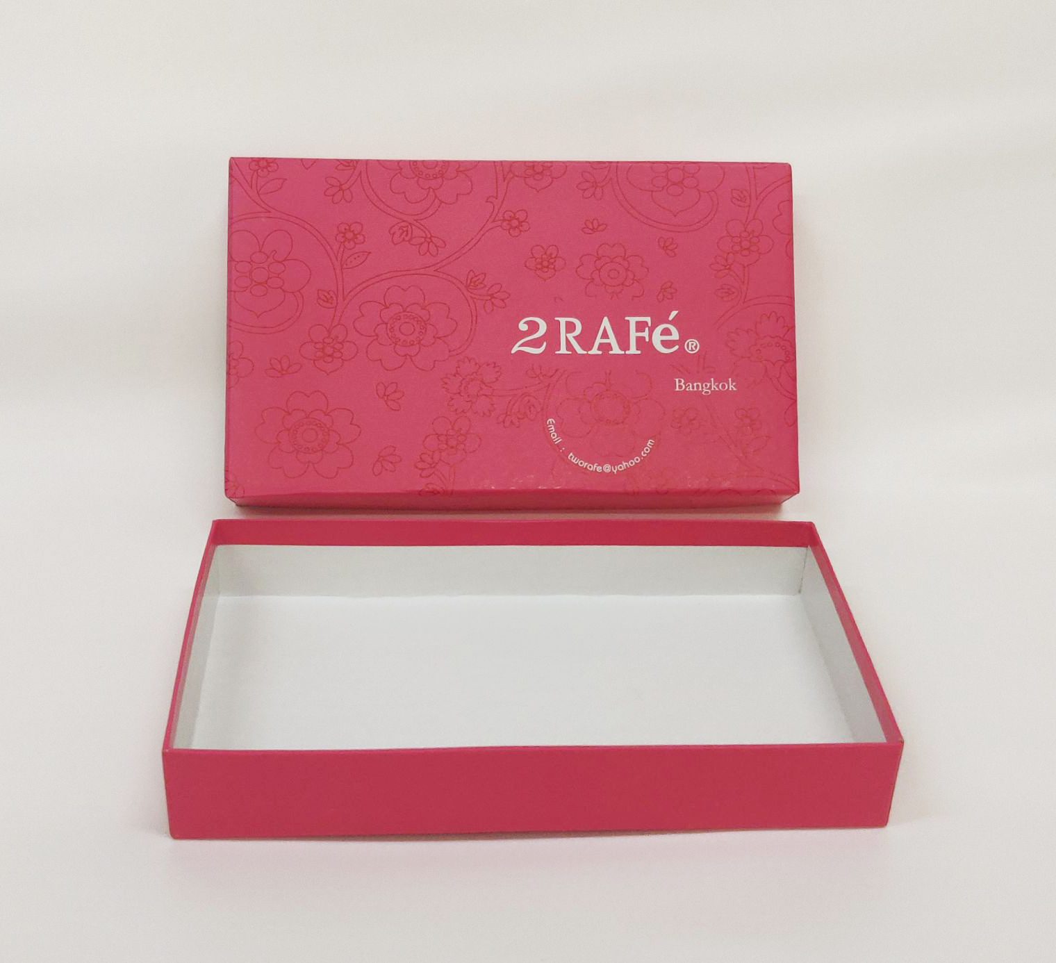 Clearance กล่องของขวัญ สวยๆ สีชมพู กล่องกิ๊ฟเซ็ท กล่องหนา มีตำหนิ ขนาด 22.2 cm x 13.3 cm x 3.7 cm 1 ชุด 9 มีใบ