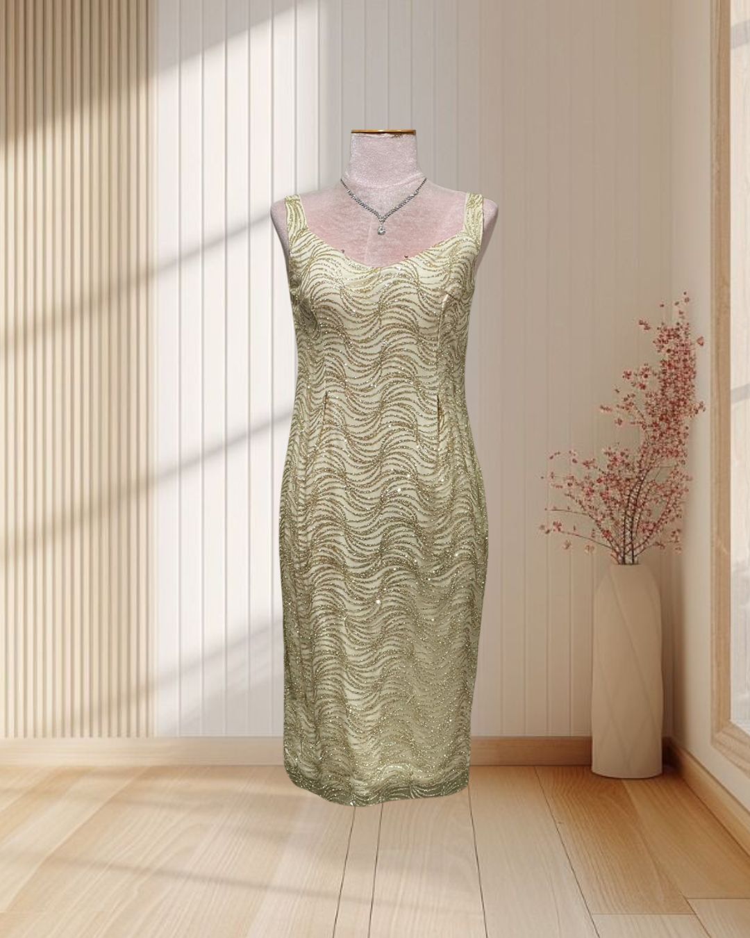 (PRE-LOVED) ราตรีสั้นทอง แขนกุด แต่งเลื่อม กลิตเตอร์ ไซส์ L