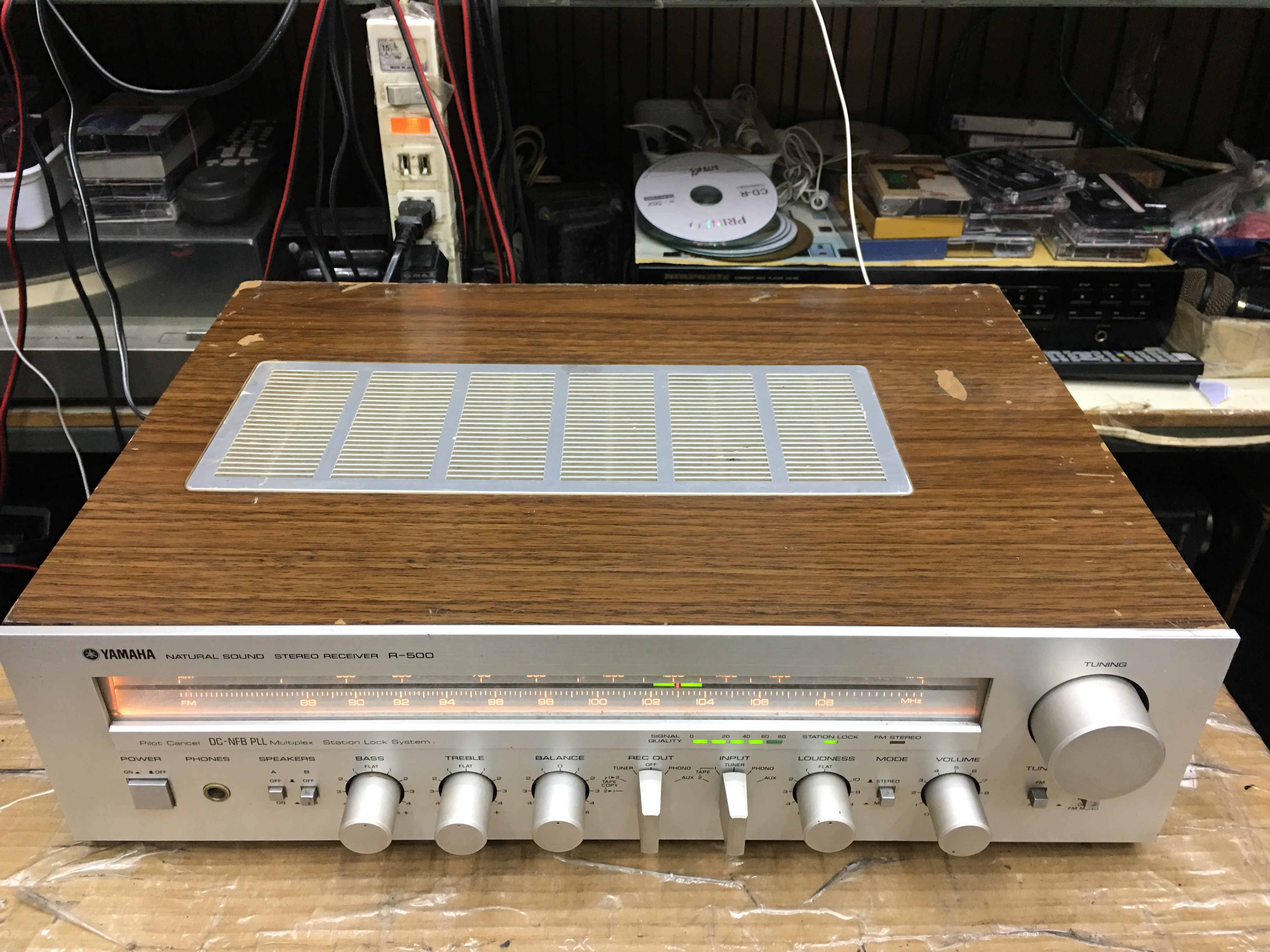Yamaha R-500 AM/FM Stereo Receiver