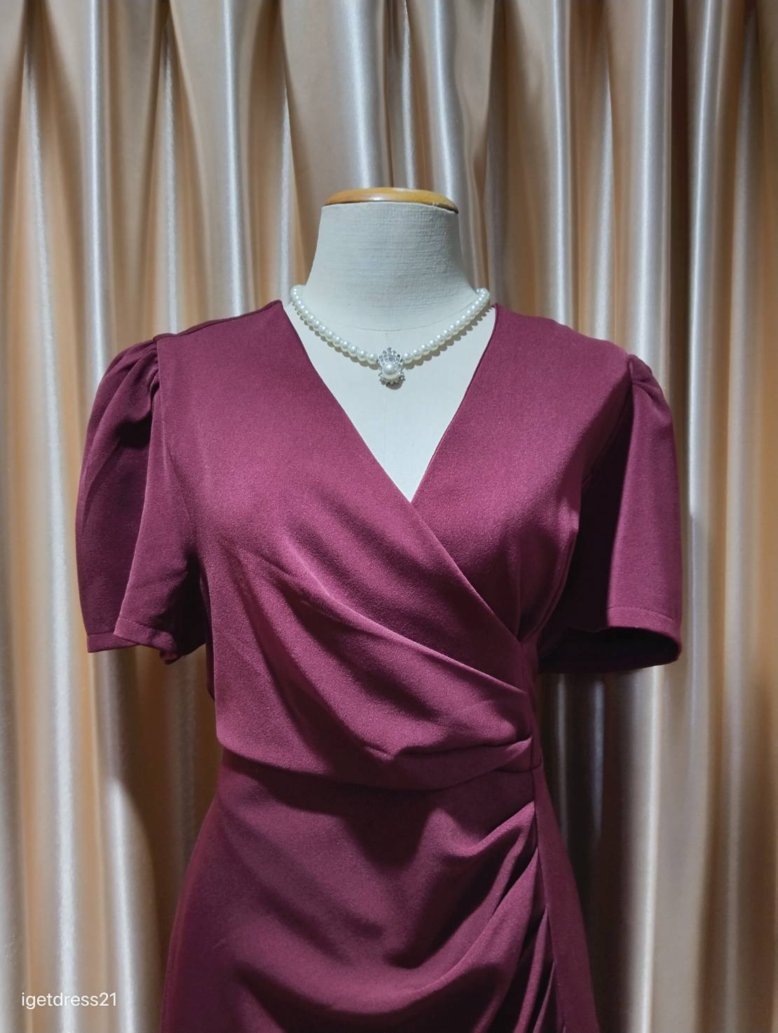 (PRE-LOVED) เดรสสั้นสีแดง แขนสั้นกระโปรงจับจีบผ้าฮานาโกะ(2XL) มือ2