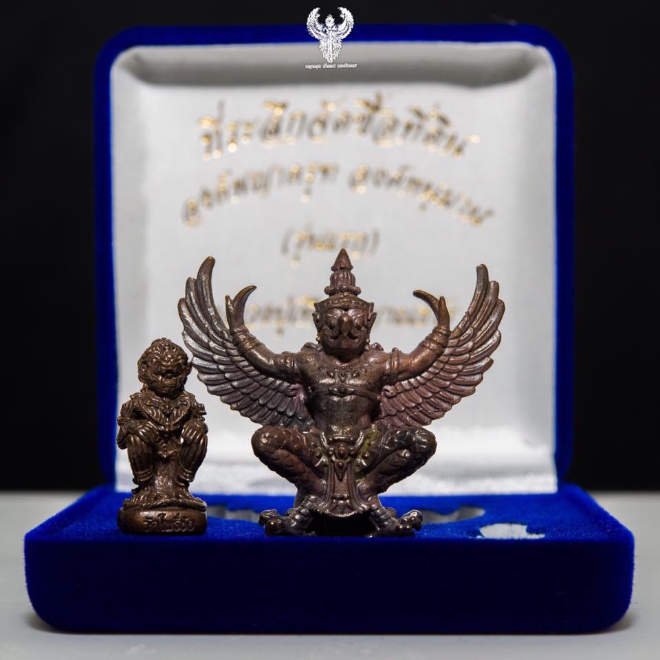พญาครุฑ + หนุมาน เนื้อนวะผสมชนวน รุ่นแรก หลวงปู่เทือง วัดโพธิ์ชัย จ.เลย