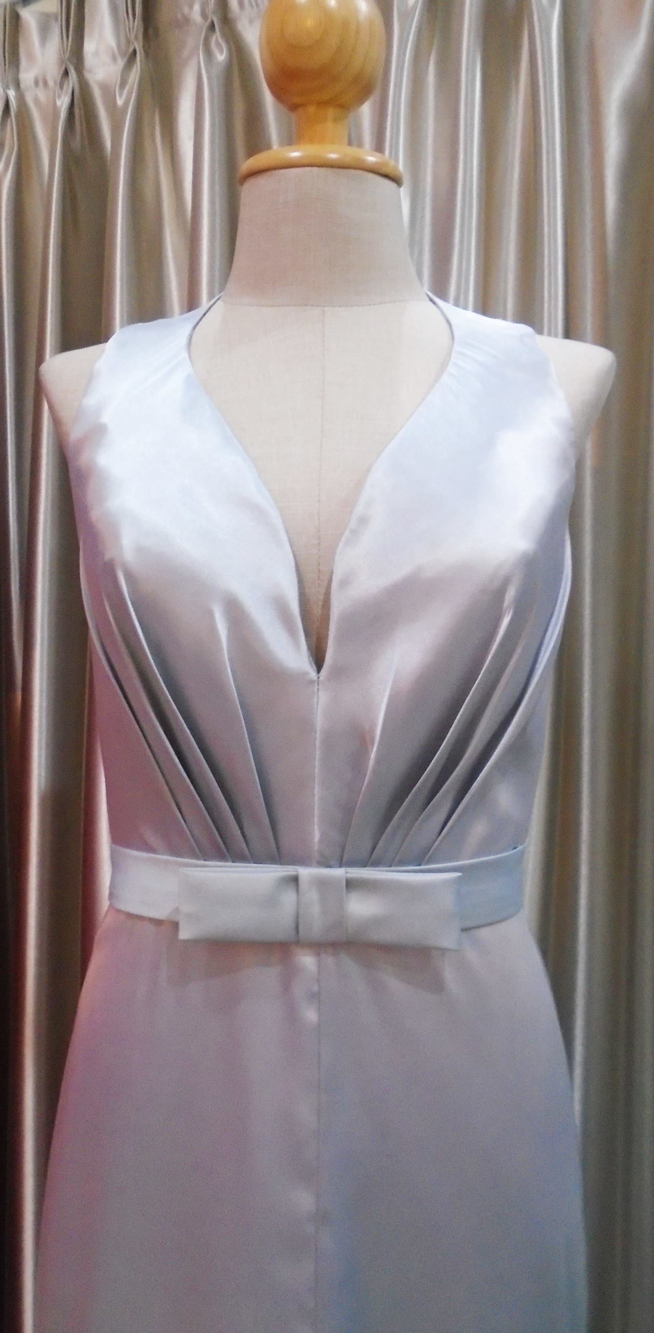 (PRE-LOVED) ราตรียาวสีเทาผูกคอผ้าซาติน(สานหลัง ฟรีไซส์)